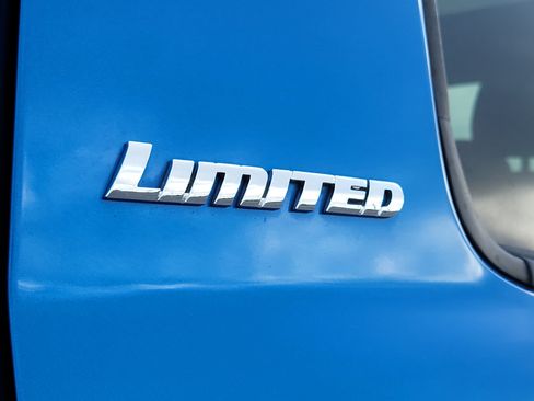 Used 2016 Toyota Tundra Limited w/ Limited Premium Package AWD/4WD image 11