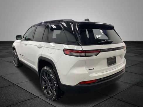 Used 2025 Jeep Grand Cherokee Limited image 4