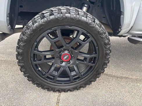 Used 2021 Toyota Tacoma TRD Sport AWD/4WD image 33