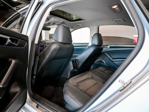 Used 2019 Volkswagen Passat 2.0T SE R-Line FWD image 17