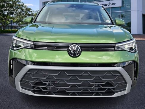New 2026 Volkswagen Taos SE FWD image 2