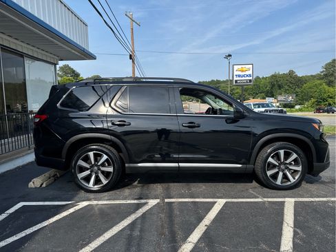 Used 2024 Honda Pilot Touring image 16