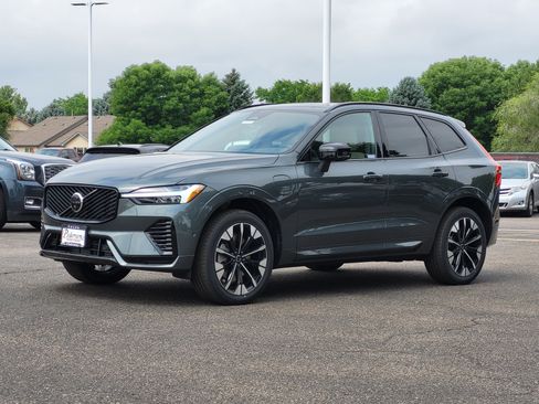New 2026 Volvo XC60 T8 Plus w/ Protection Package Premier AWD/4WD image 4
