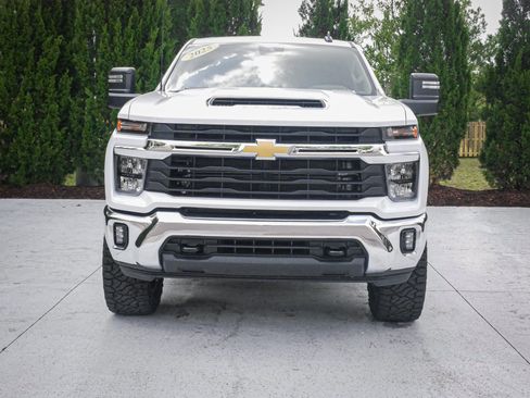 Used 2025 Chevrolet Silverado 2500 LT w/ Convenience Package AWD/4WD image 3