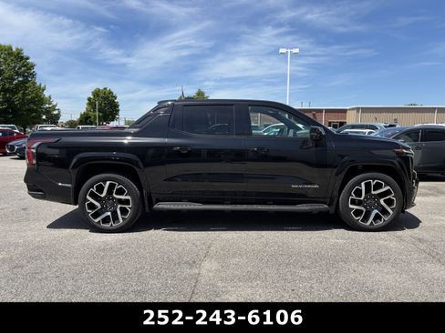 Used 2025 Chevrolet Silverado EV RST AWD/4WD image 7