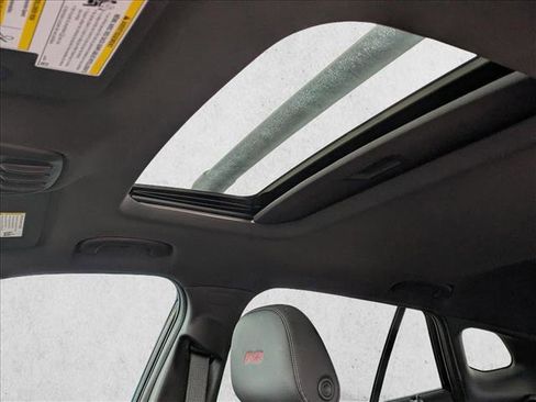 Used 2024 Chevrolet Trax RS w/ Sunroof Package image 13