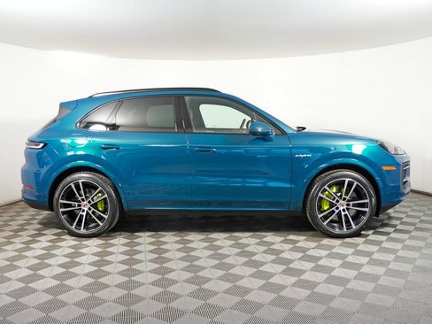 Certified 2026 Porsche Cayenne E-Hybrid AWD/4WD image 8