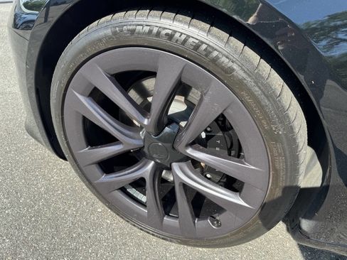 Used 2021 Tesla Model S Plaid image 12