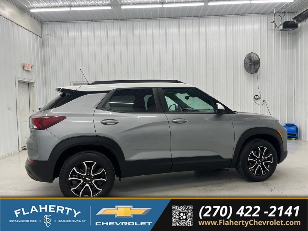 Used 2023 Chevrolet TrailBlazer ACTIV AWD/4WD image 2