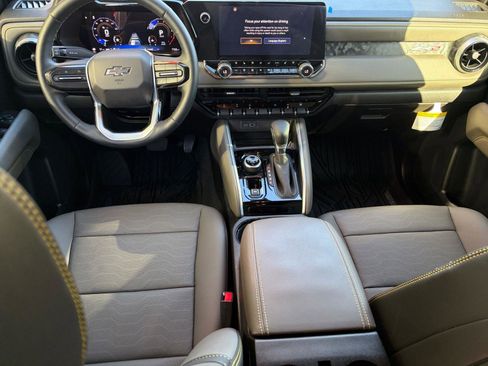 Used 2025 Chevrolet Colorado ZR2 w/ Technology Package image 10