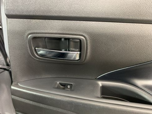 Used 2020 Mitsubishi Outlander SE FWD image 33
