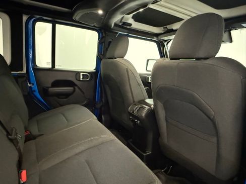 Used 2024 Jeep Wrangler Unlimited image 21