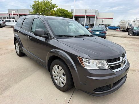 Used 2018 Dodge Journey SE FWD image 3