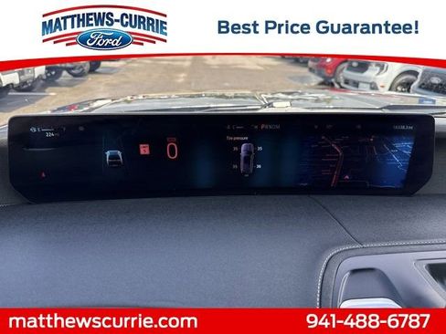 Certified 2025 Ford Expedition Max Platinum image 18