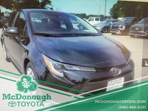 Used 2023 Toyota Corolla LE FWD image 2