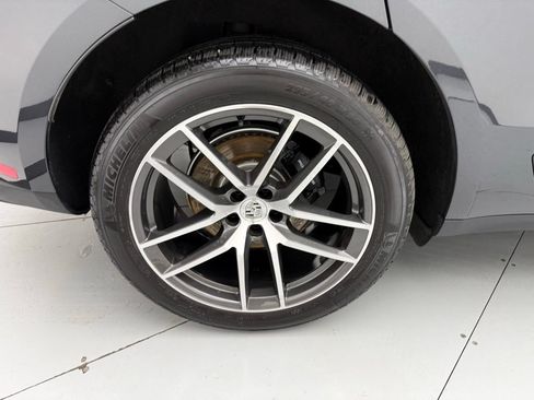 Used 2025 Porsche Macan AWD/4WD image 47