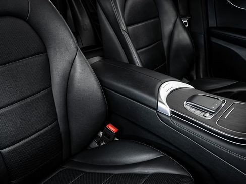 Used 2020 Mercedes-Benz GLC 300 4MATIC image 29