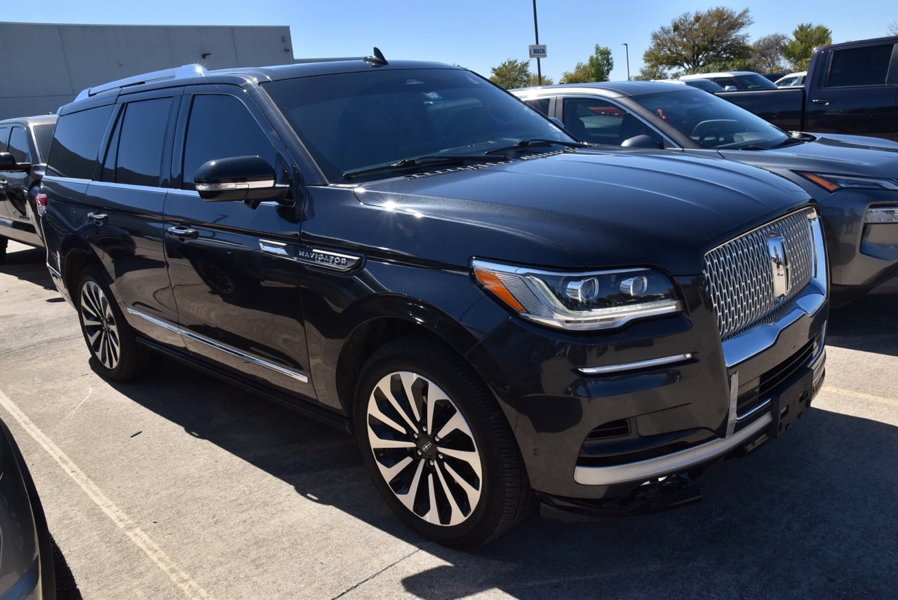 Used 2022 Lincoln Navigator Reserve AWD/4WD image 4