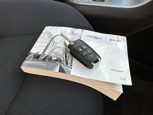 Used 2015 Chevrolet Cruze LT w/ Sun And Sound Package image 30