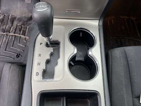 Used 2011 Jeep Grand Cherokee Laredo w/ Trailer Tow Group image 27