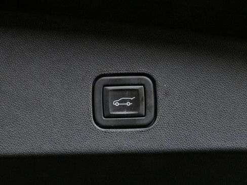 Used 2023 Cadillac Lyriq 2WD image 33