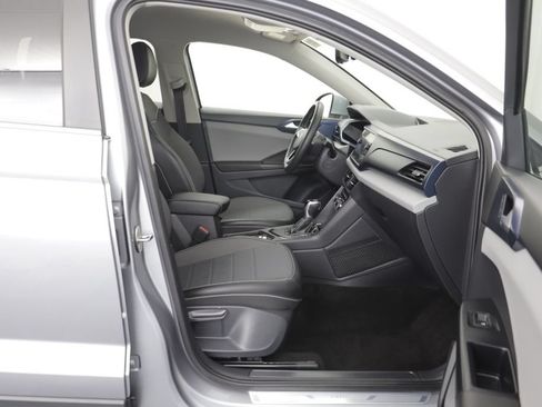 Certified 2023 Volkswagen Taos SE w/ Black Wheel Package FWD image 17
