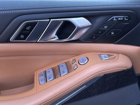 Used 2023 BMW X7 xDrive40i w/ Premium Package image 14