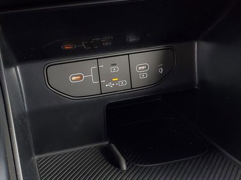 Used 2024 Kia Sorento S image 22