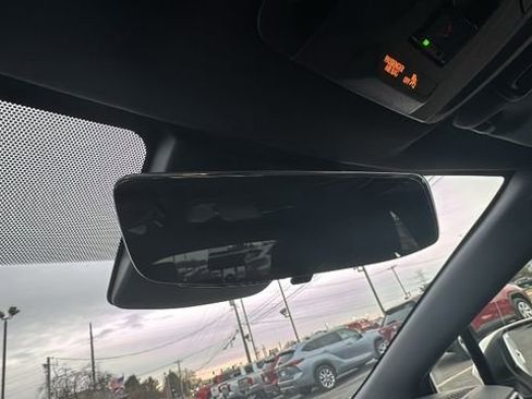 Used 2024 Toyota Corolla SE w/ SE Package image 27