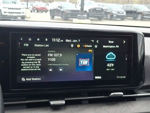 Used 2024 Kia Carnival EX image 17