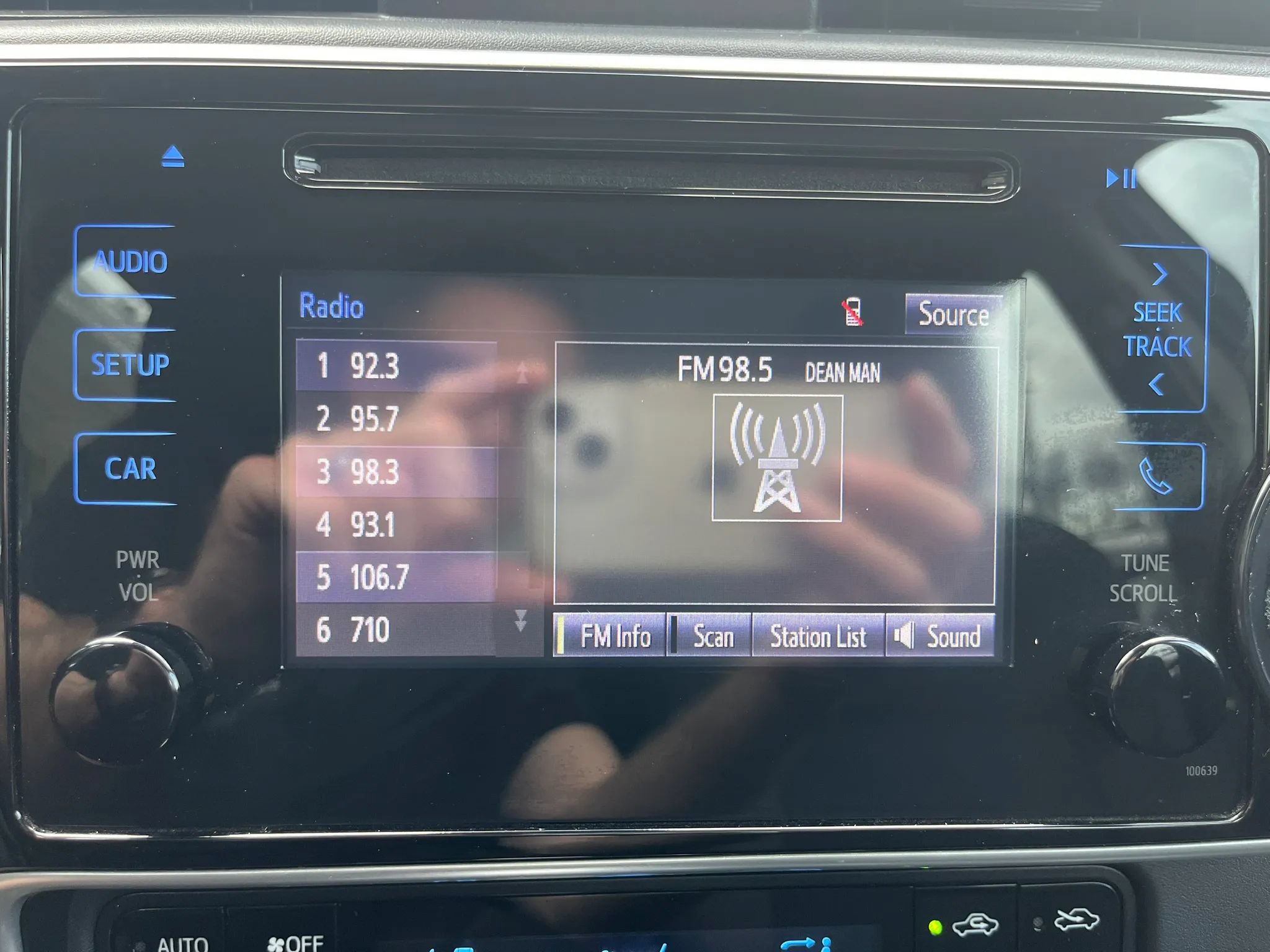 Used 2017 Toyota Corolla LE FWD image 21