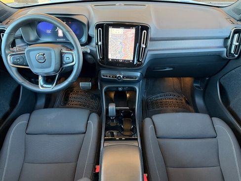 Used 2022 Volvo XC40 P8 Recharge image 4