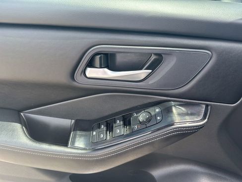 Certified 2025 Nissan Rogue SV AWD/4WD image 12