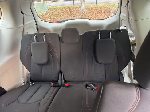 Used 2019 Chrysler Pacifica Touring Plus w/ Cold Weather Group image 16