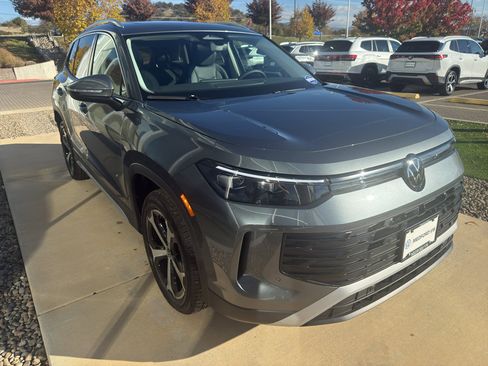 New 2026 Volkswagen Tiguan SE image 3