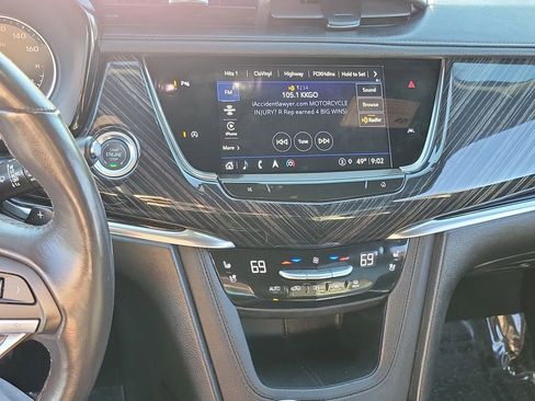 Used 2025 Cadillac XT6 Premium Luxury image 9