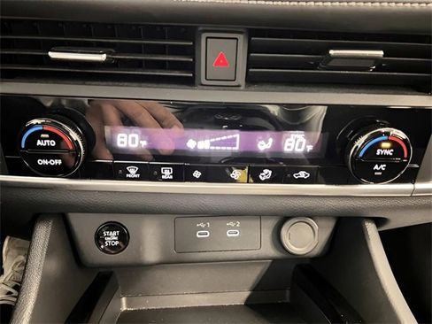 Used 2025 Nissan Rogue SV image 22