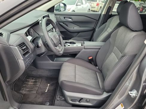 Certified 2026 Nissan Rogue SV FWD image 19
