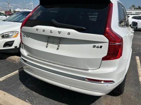 Used 2023 Volvo XC90 B6 Ultimate w/ Lounge Package image 2