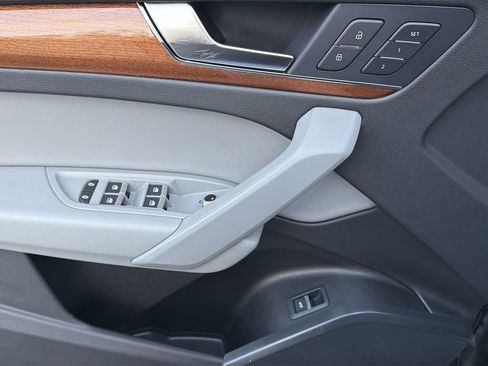 Used 2022 Audi Q5 2.0T Premium w/ Convenience Package image 15