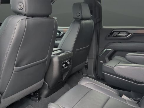 Used 2025 GMC Yukon Denali AWD/4WD image 19
