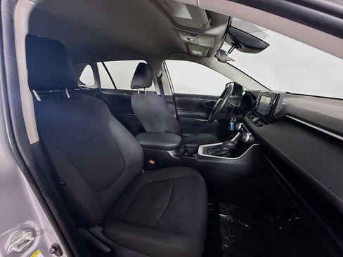 Used 2019 Toyota RAV4 LE FWD image 33