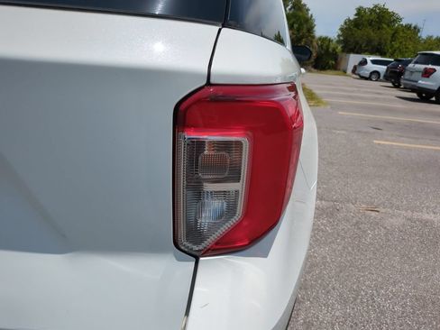Certified 2021 Ford Explorer XLT w/ Equipment Group 202A RWD image 11