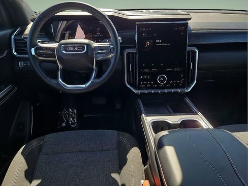 Used 2025 GMC Acadia Elevation image 17