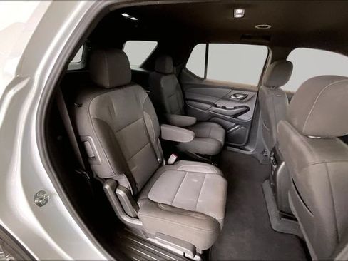 Used 2023 Chevrolet Traverse LT FWD image 17