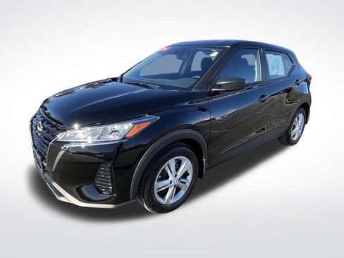 Certified 2025 Nissan Kicks Play S image 9