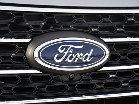 Used 2023 Ford Explorer XLT w/ Equipment Group 202A image 37