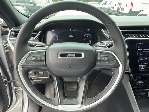 Used 2025 Jeep Grand Cherokee L Altitude AWD/4WD image 28