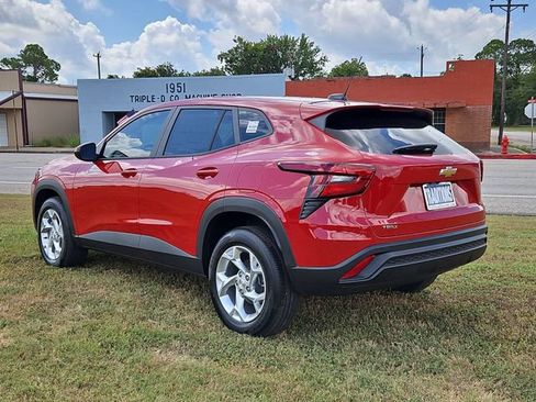 New 2026 Chevrolet Trax LS w/ LS Convenience Package FWD image 40