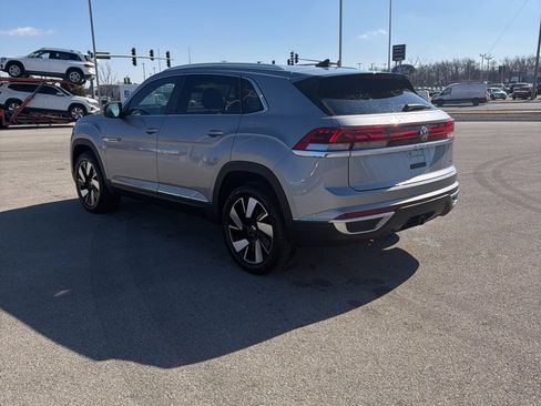 Certified 2025 Volkswagen Atlas Cross Sport SEL image 4